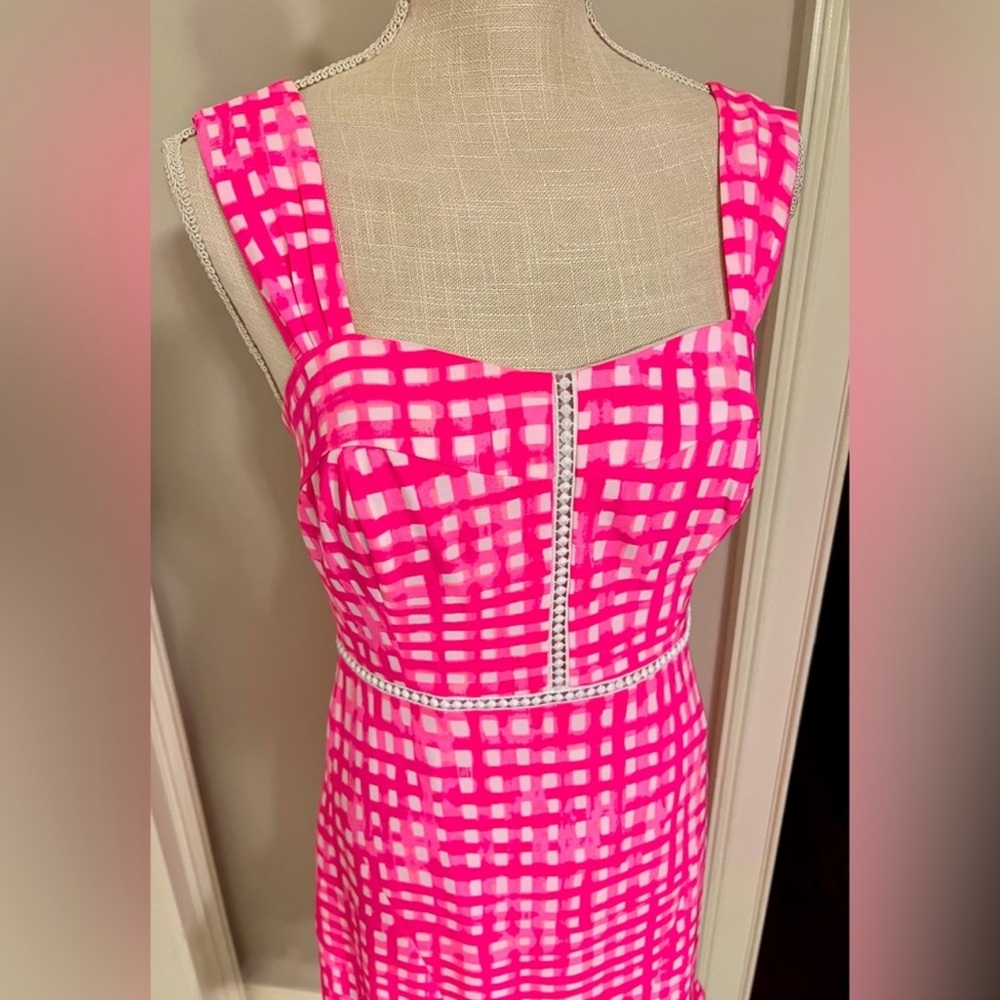Lilly Pulitzer Avalyn dress. Size 6. Lightly worn - No flaws.